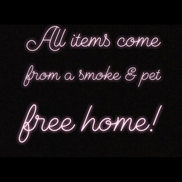 All ITEMS COME FROM A SMOKE & PET FREE HOME - Picture 1 of 1